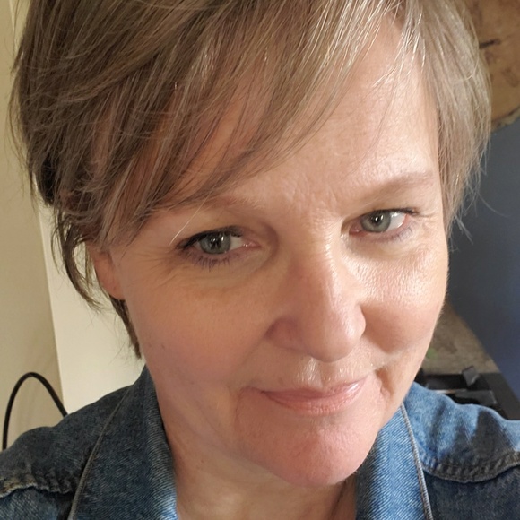 Meet your Posher, Lydia - Picture 1 of 1